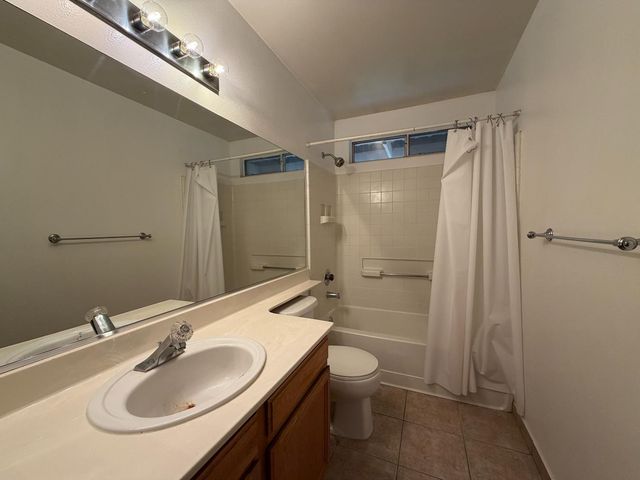 2350 E Fallbrook Avenue, Fresno, CA 93720