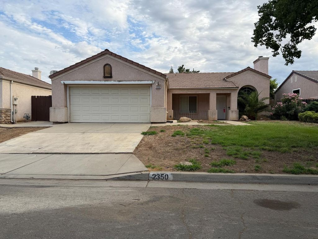 Image 1 of property listing at 2350 E Fallbrook Avenue, Fresno, CA 93720