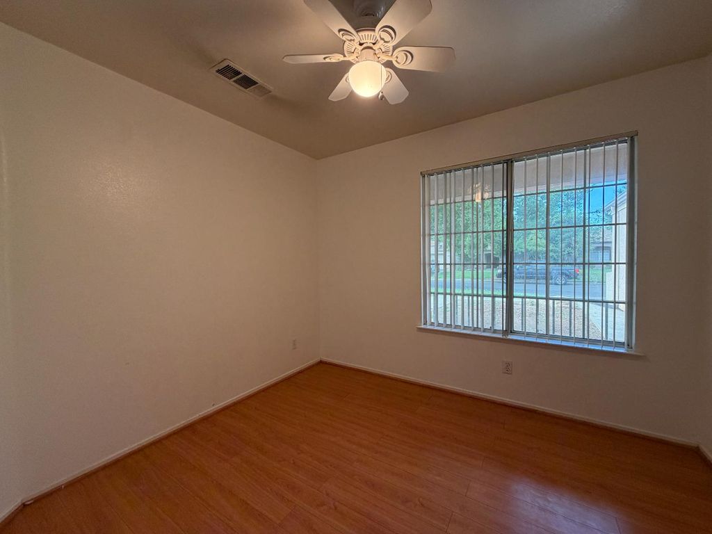 Image 14 of property listing at 2350 E Fallbrook Avenue, Fresno, CA 93720