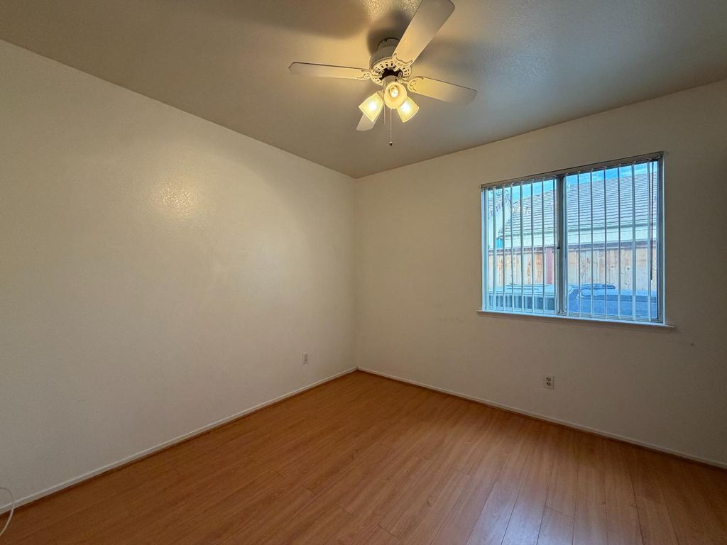 Image 16 of property listing at 2350 E Fallbrook Avenue, Fresno, CA 93720