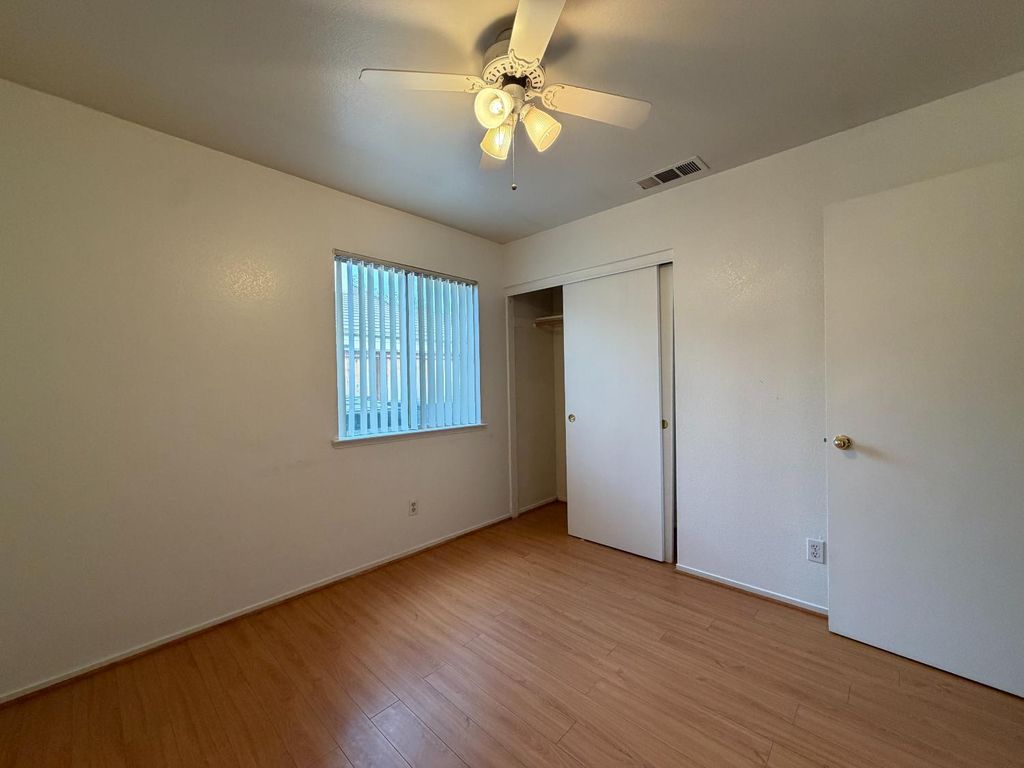 Image 17 of property listing at 2350 E Fallbrook Avenue, Fresno, CA 93720