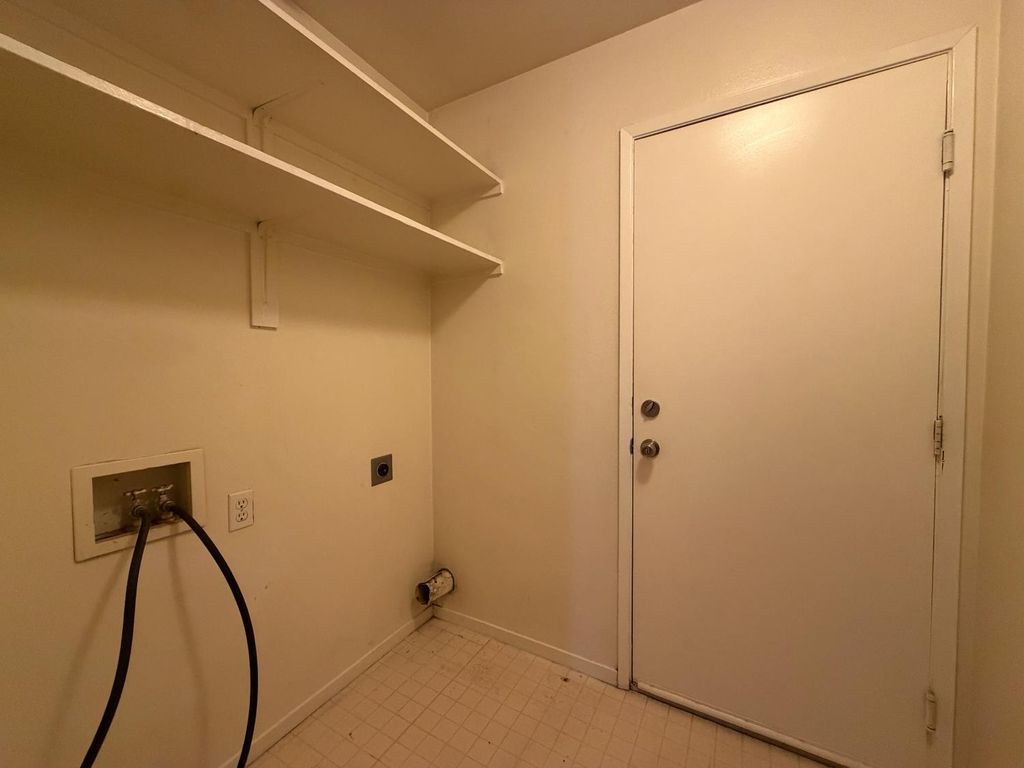 Image 18 of property listing at 2350 E Fallbrook Avenue, Fresno, CA 93720