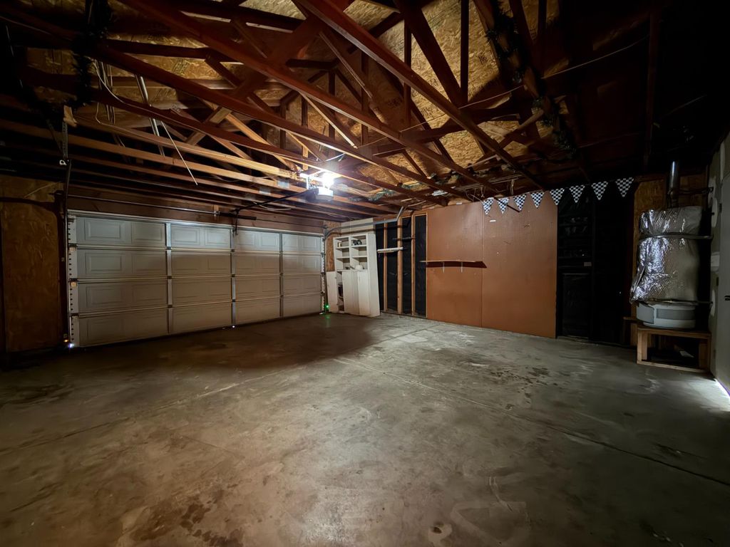 Image 19 of property listing at 2350 E Fallbrook Avenue, Fresno, CA 93720