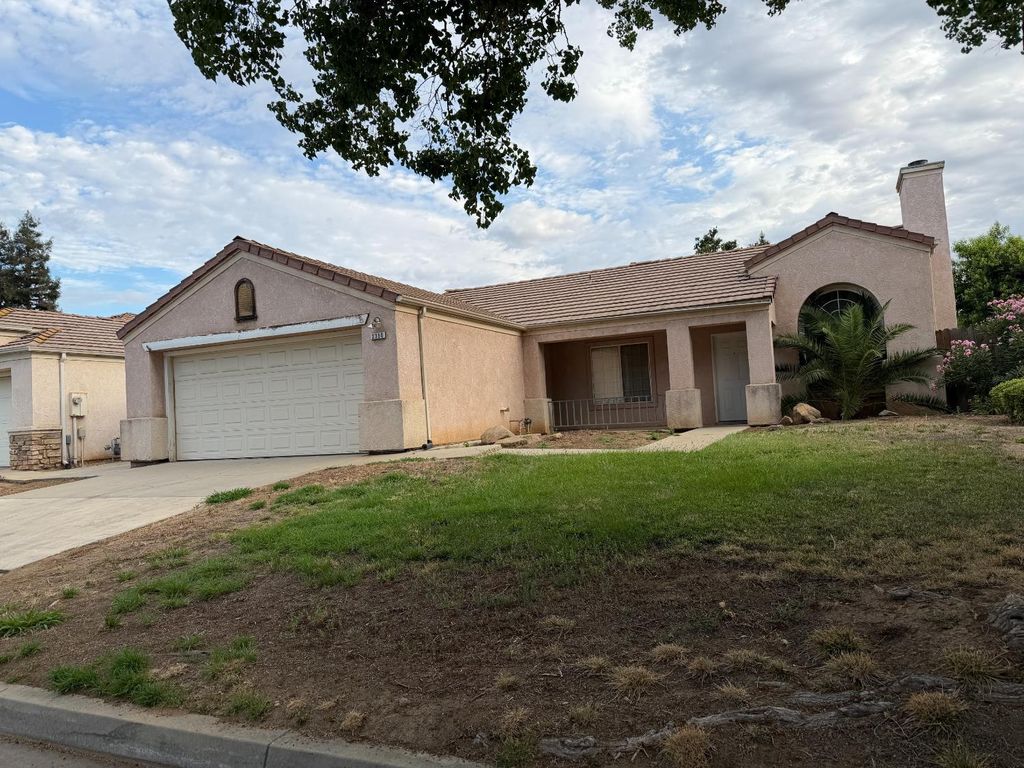 Image 2 of property listing at 2350 E Fallbrook Avenue, Fresno, CA 93720
