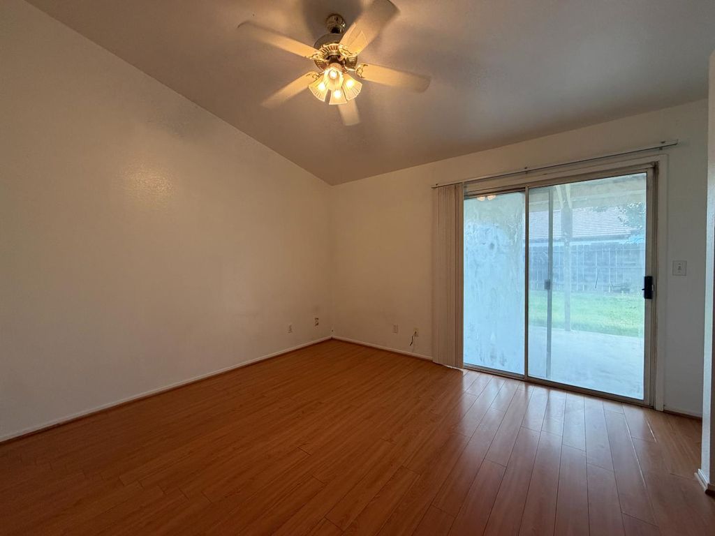 Image 20 of property listing at 2350 E Fallbrook Avenue, Fresno, CA 93720