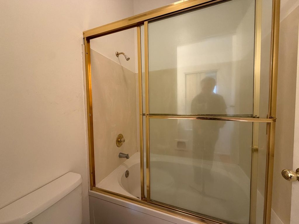 Image 23 of property listing at 2350 E Fallbrook Avenue, Fresno, CA 93720