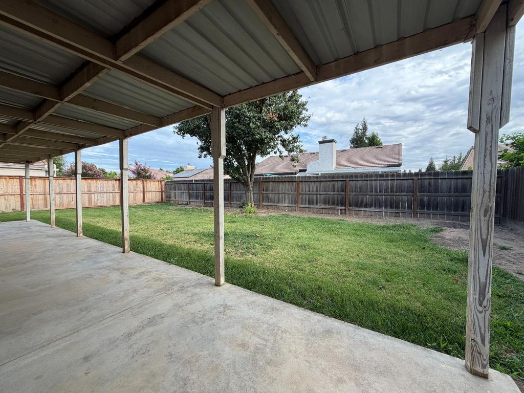 Image 25 of property listing at 2350 E Fallbrook Avenue, Fresno, CA 93720
