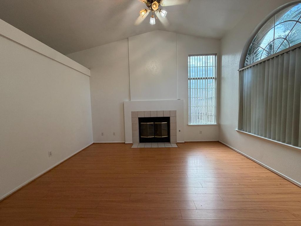 Image 5 of property listing at 2350 E Fallbrook Avenue, Fresno, CA 93720