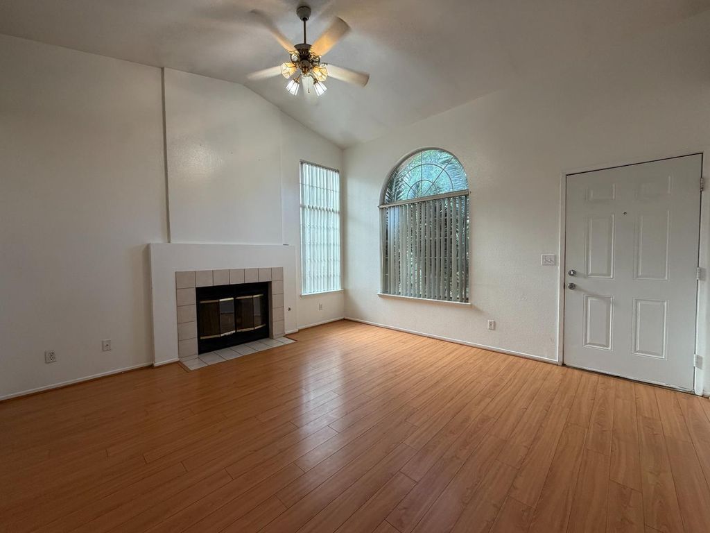Image 6 of property listing at 2350 E Fallbrook Avenue, Fresno, CA 93720