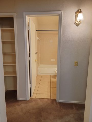 238 High Pointe Lane, Cedar Hill, TX 75104