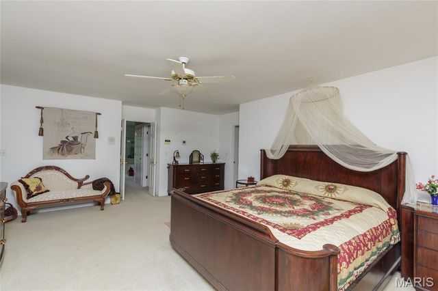 380 Yachtview Drive, West Alton, MO 63386