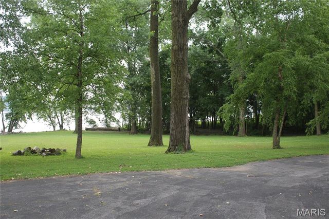 380 Yachtview Drive, West Alton, MO 63386