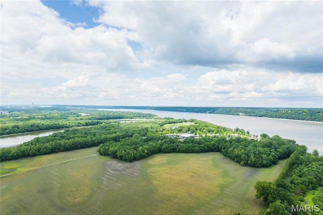 380 Yachtview Drive, West Alton, MO 63386