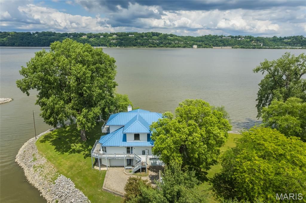 380 Yachtview Drive, West Alton, MO 63386