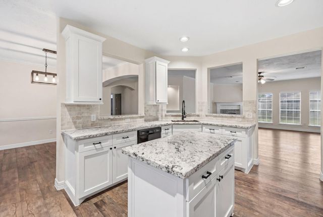 8227 Shady Grove, Baytown, TX 77523