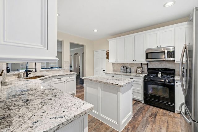 8227 Shady Grove, Baytown, TX 77523