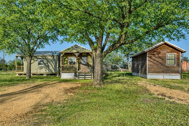 320 Gulf Avenue, Caldwell, TX 77836