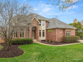 612 Waters Edge Drive, South Elgin, IL 60177
