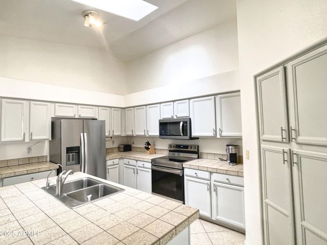 1040 E Silverwood Drive, Phoenix, AZ 85048