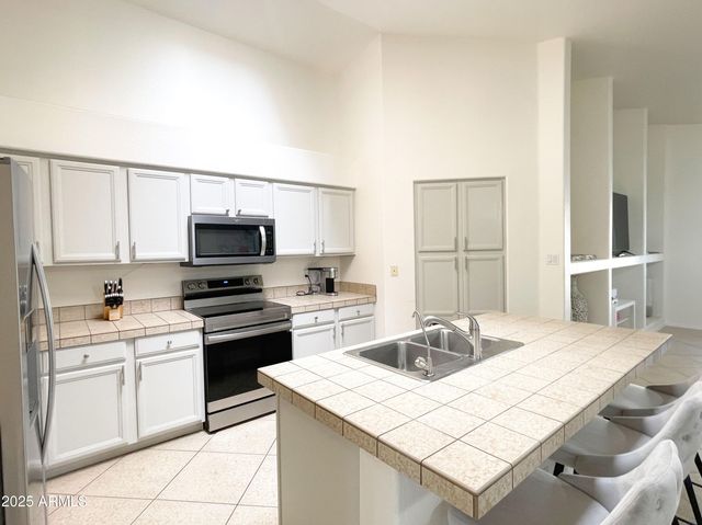 1040 E Silverwood Drive, Phoenix, AZ 85048