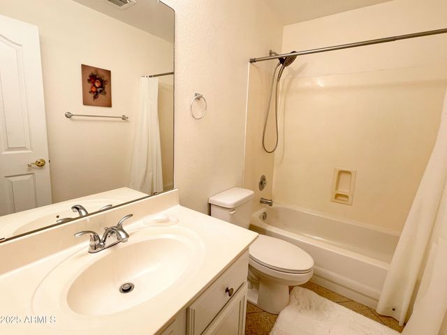 1040 E Silverwood Drive, Phoenix, AZ 85048