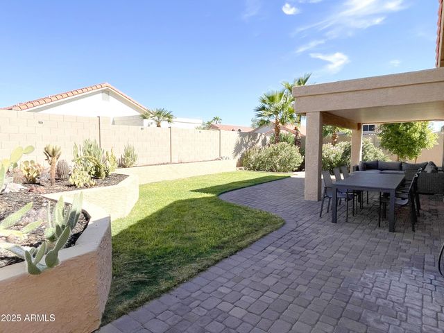 1040 E Silverwood Drive, Phoenix, AZ 85048