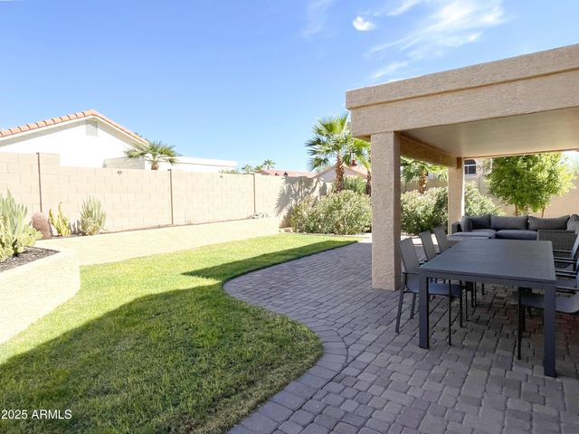 1040 E Silverwood Drive, Phoenix, AZ 85048