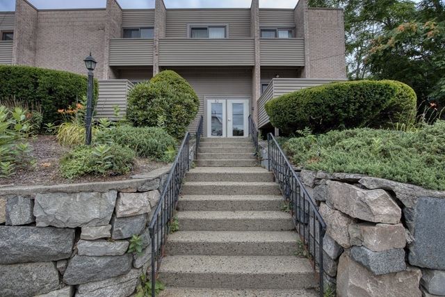82 Centre St B, Quincy, MA 02169