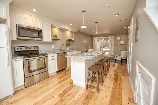 82 Centre St B, Quincy, MA 02169