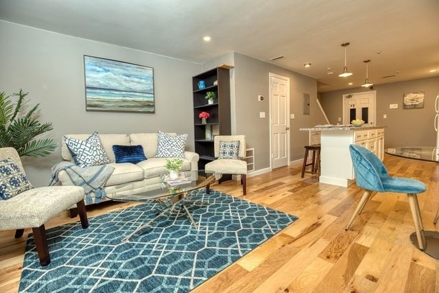 82 Centre St B, Quincy, MA 02169