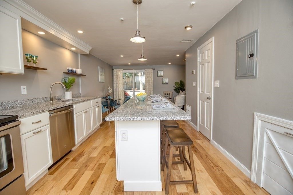 82 Centre St B, Quincy, MA 02169