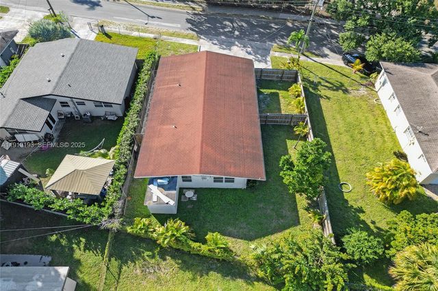 29 SW 8th Ave 1, Dania Beach, FL 33004