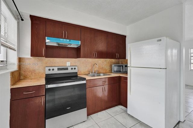 29 SW 8th Ave 1, Dania Beach, FL 33004