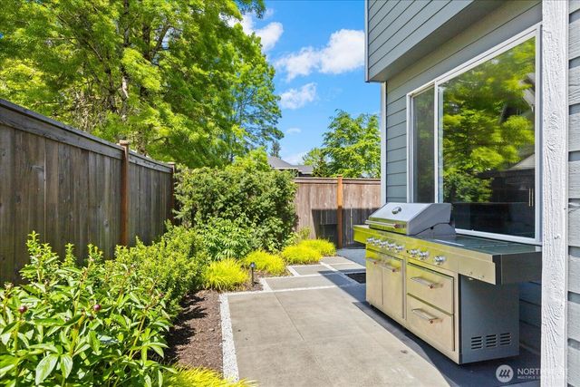 2211 238th Place NE, Sammamish, WA 98074