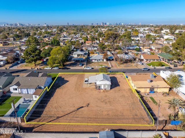 2627 N 30TH Place, Phoenix, AZ 85008