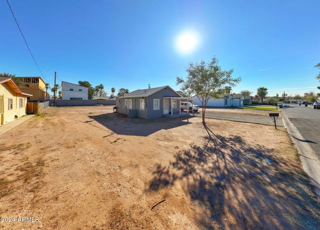 2627 N 30TH Place, Phoenix, AZ 85008