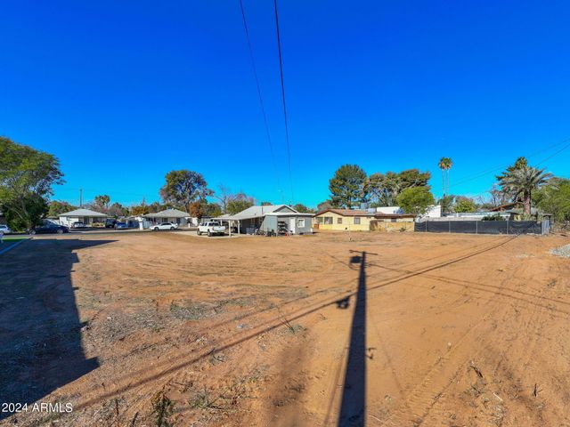 2627 N 30TH Place, Phoenix, AZ 85008