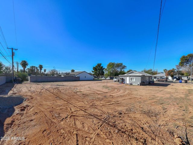 2627 N 30TH Place, Phoenix, AZ 85008