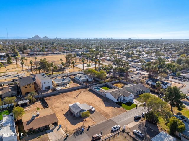 2627 N 30TH Place, Phoenix, AZ 85008