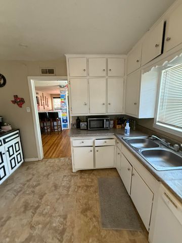 3601 33rd Street, Lubbock, TX 79410