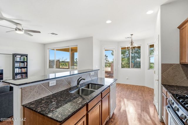 432 S Blue River Loop, Vail, AZ 85641