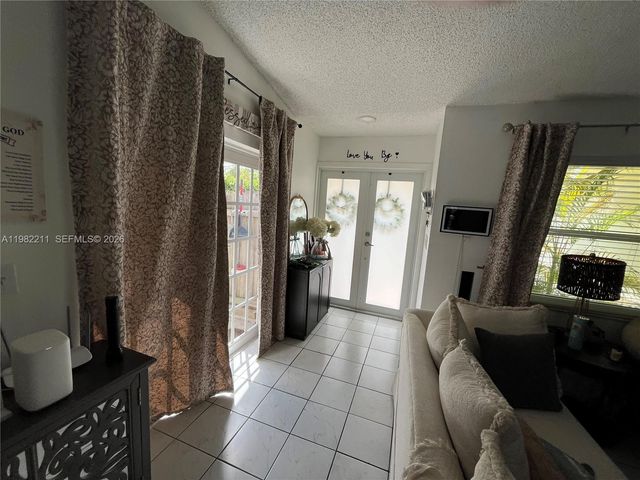 13485 SW 28th St, Miami, FL 33175