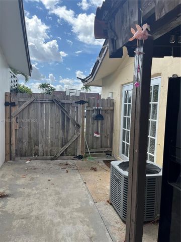 13485 SW 28th St, Miami, FL 33175