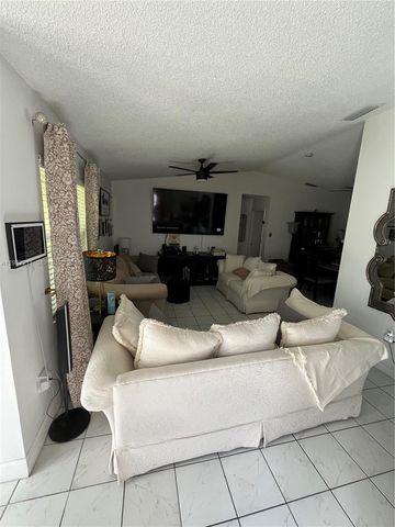 13485 SW 28th St, Miami, FL 33175