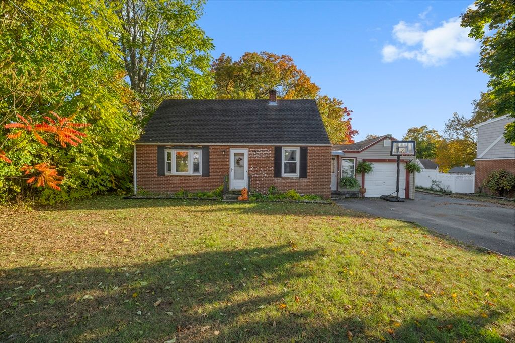 103 Lauzier Ter, Chicopee, MA 01020