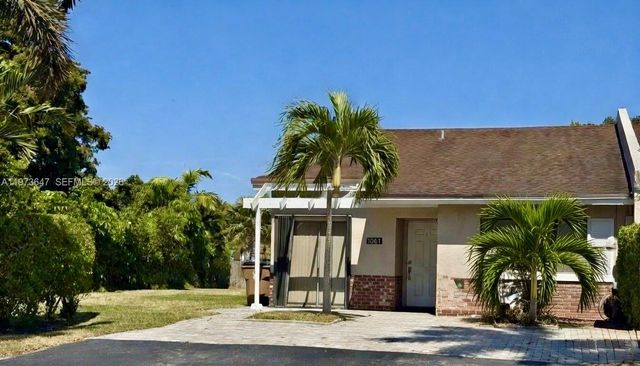 1061 NW 53rd St, Deerfield Beach, FL 33064