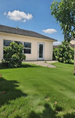 1061 NW 53rd St, Deerfield Beach, FL 33064