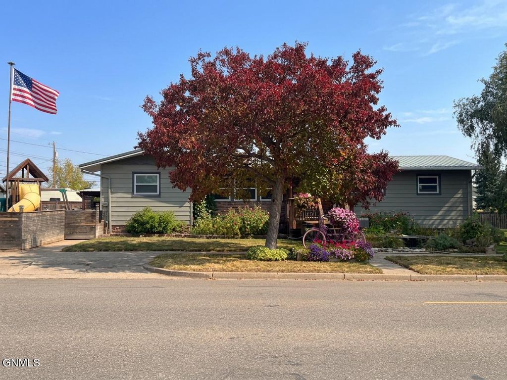502 6th Street W, Williston, ND 58801 photo 2