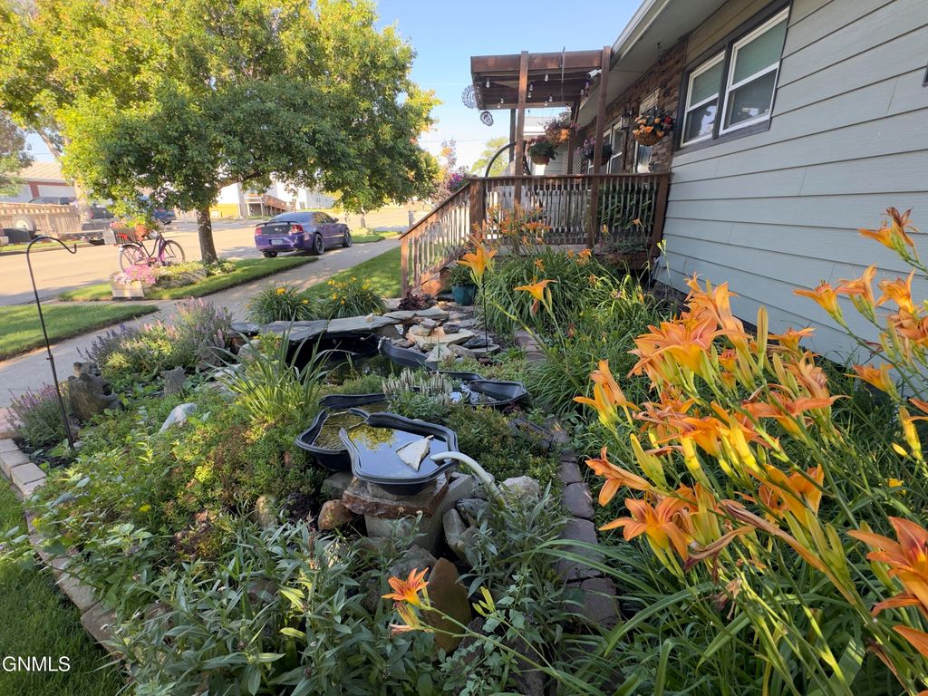 502 6th Street W, Williston, ND 58801 photo 3