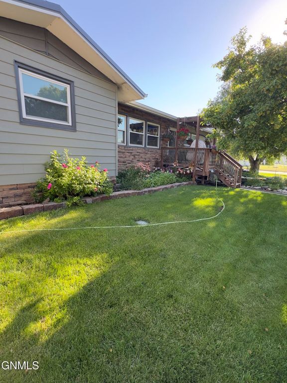 502 6th Street W, Williston, ND 58801 photo 4